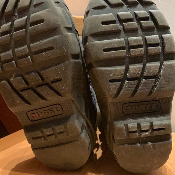 Kids Sorel Winter Boots - Picture 2 of 4